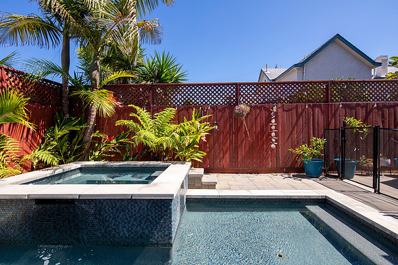 1911 Chalcedony St 35