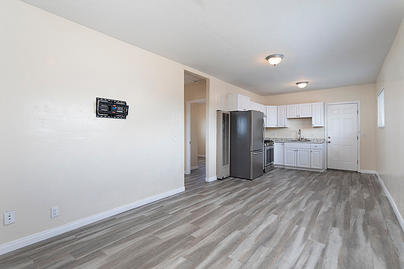 3238 Franklin Ave 03