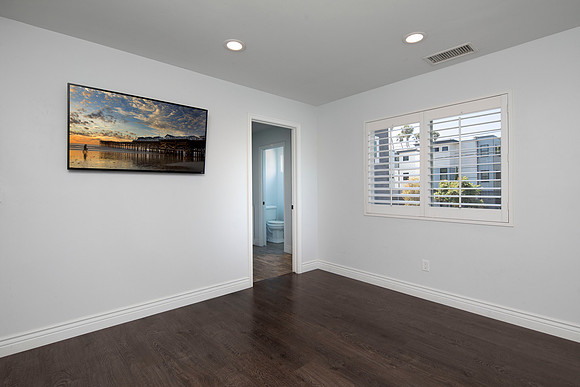 1911 Chalcedony St 19