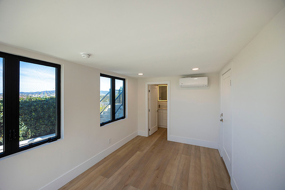 1561 La Plaza Dr 33