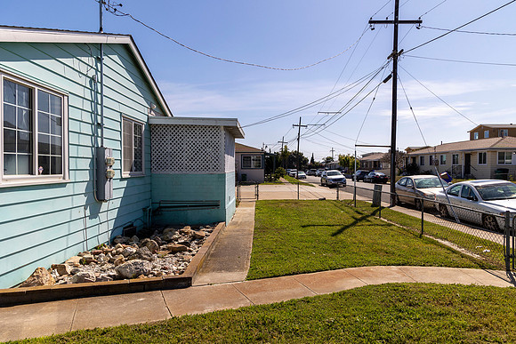 7453-55 Fulton St 06
