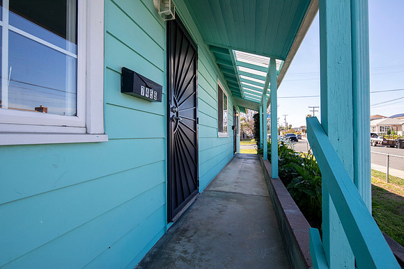 7455 Fulton St 01