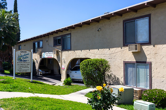 Lakeshore Villa 02