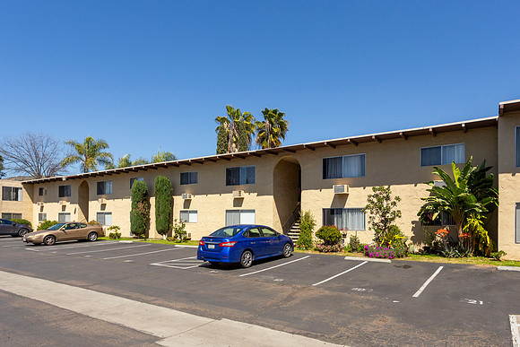 Lakeshore Villa 08