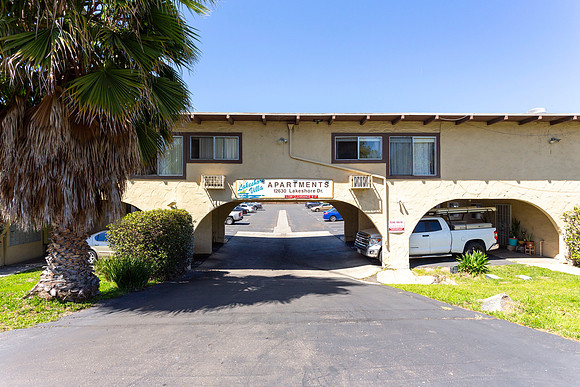 Lakeshore Villa 06