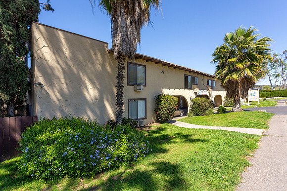 Lakeshore Villa 07