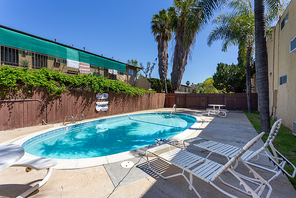 Lakeshore Villa 10