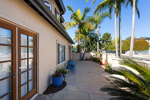 2266 Manchester Ave 04