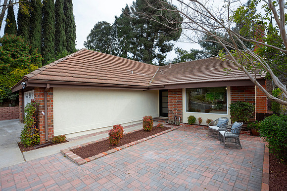 9637 Benavente St 04