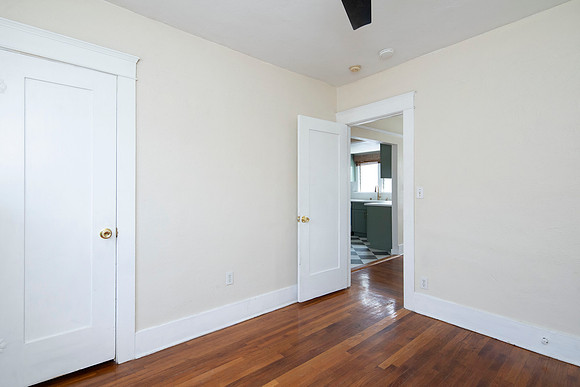 4421 Mississippi St 19