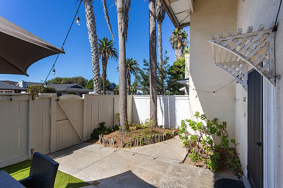 1817-19 Coast Blvd New Front 07